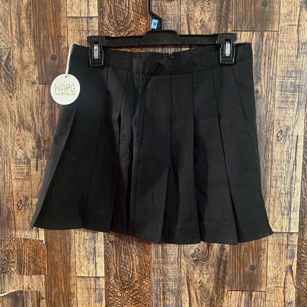 NWT W.A.P.G  Mixology 5th Avenue skirt black size M  15 length x 15 wide